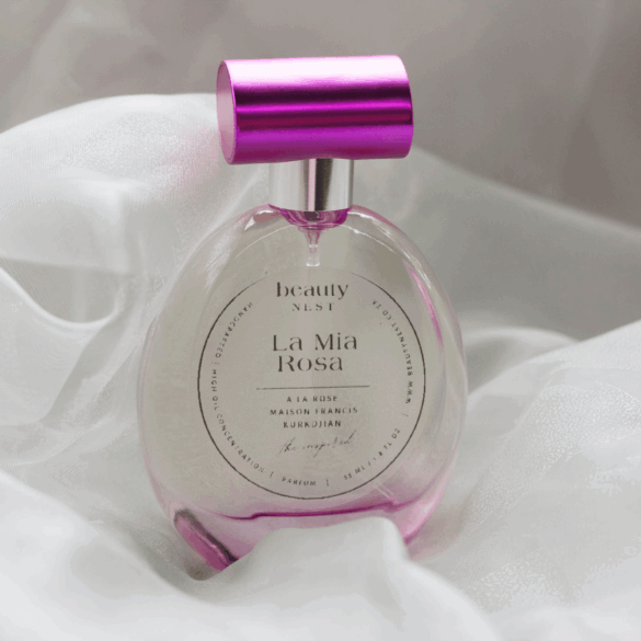 La Mia Rosa - A La Rose by MFK